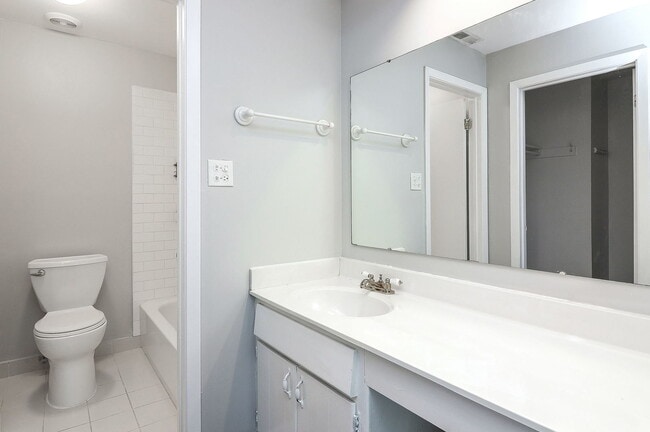 Building Photo - 1782 Gloucester Ct