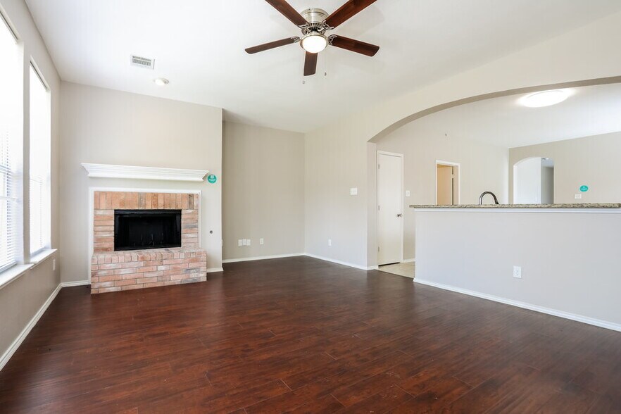 Building Photo - 4405 Crystal Ln