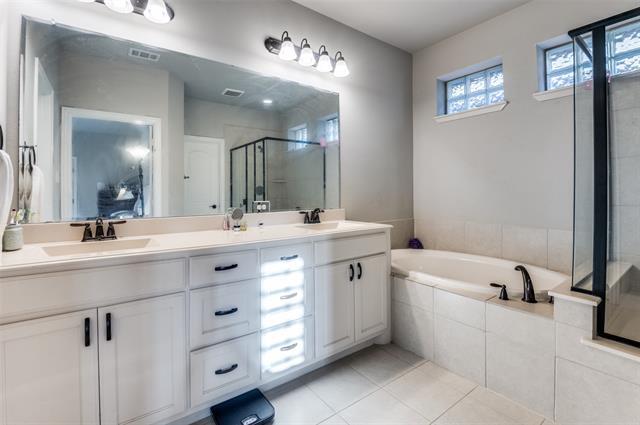 Building Photo - 630 Bridge St