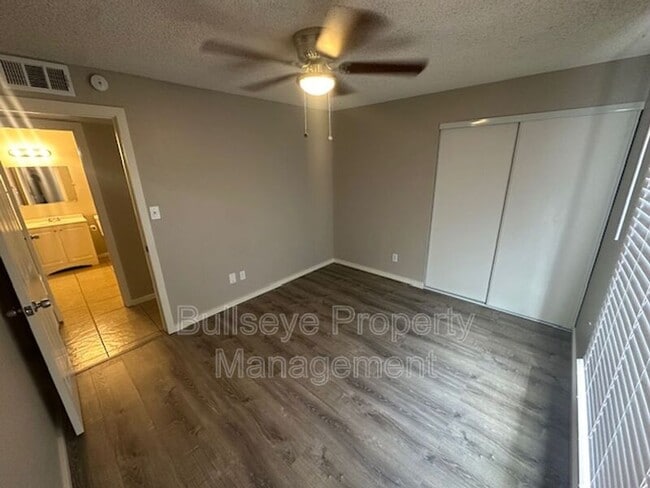 Building Photo - 7956 W Mariposa Dr