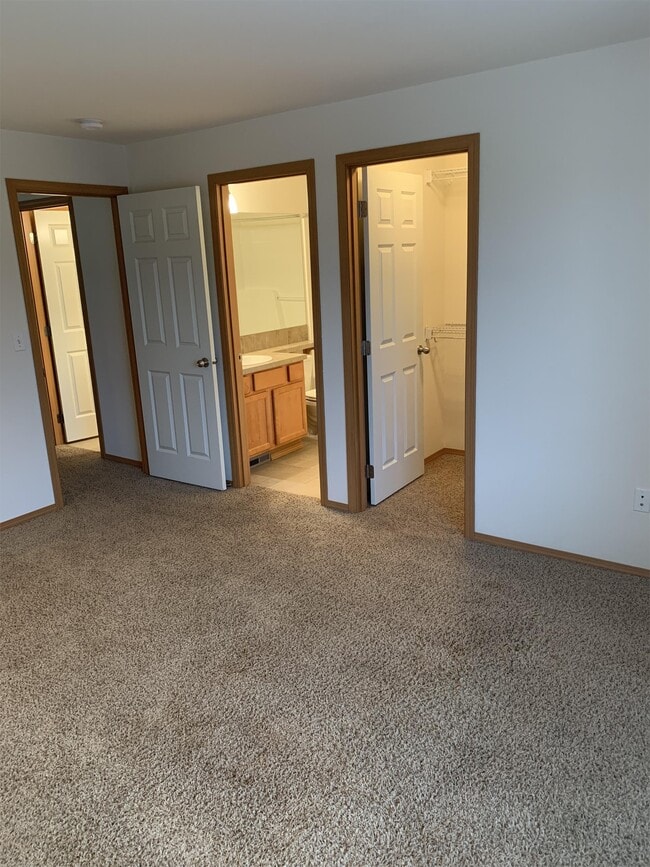 Building Photo - 9515 Holly Dr