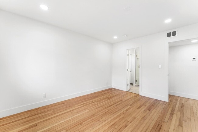 Building Photo - 7531 Edgewater Cir