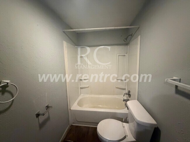 Building Photo - 612 Wayne-