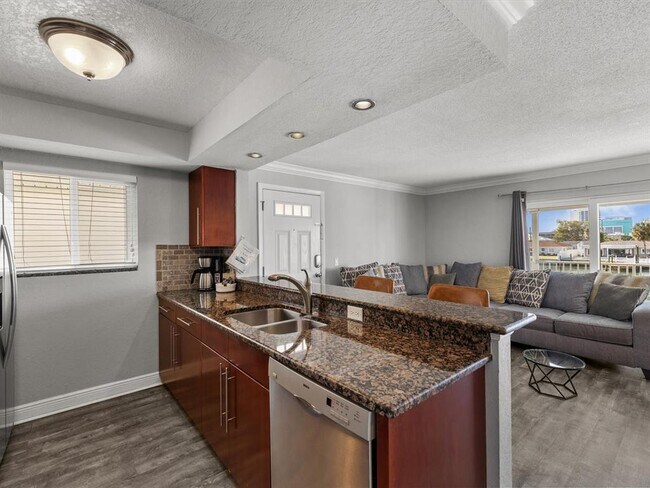 Building Photo - 185 Brightwater Dr