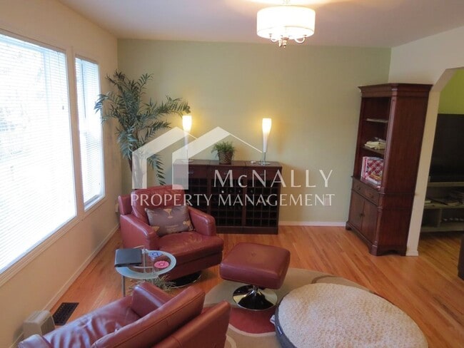 Building Photo - Wonderful 3 Bedroom, 2.5 Bath Home in Gig Harbor