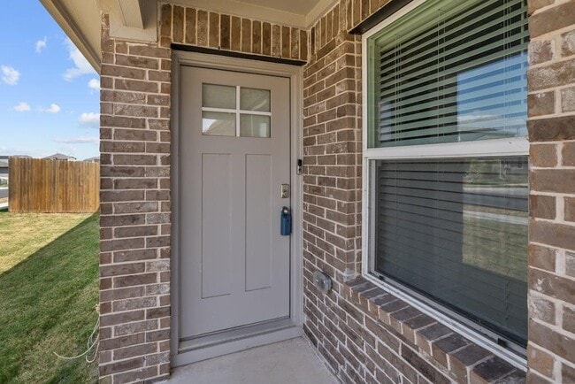 Building Photo - 14013 Heywood Dr