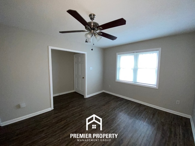 Building Photo - Charming 3BR Memphis Home with Hardwood Floors & Fenced Backyard