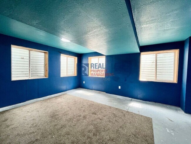 Building Photo - 676 Hedgerow Way