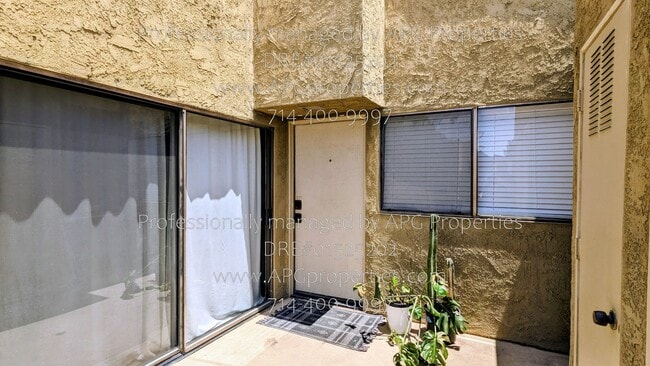 Building Photo - 5477 Twin Lakes Dr