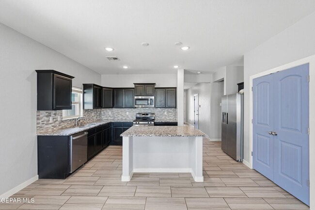 Building Photo - 3917 Desert Bluff Dr