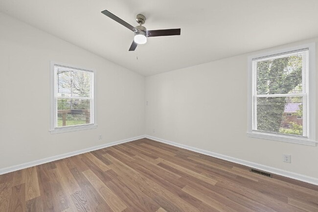 Building Photo - 441 Oak Dr