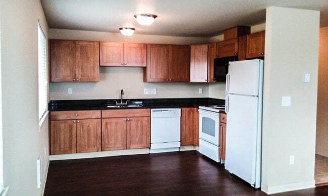 Quality Cabinetry & Granite Counters - 3305 Sawyer St