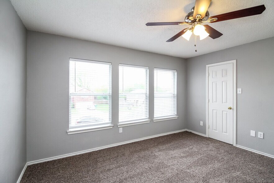 Building Photo - 320 Capricorn St