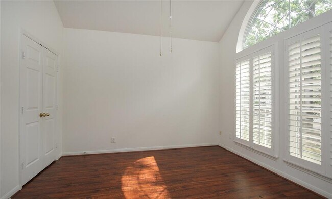 Building Photo - 3 S Avonlea Cir