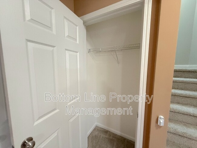 Building Photo - 1521 Van Ness Ln