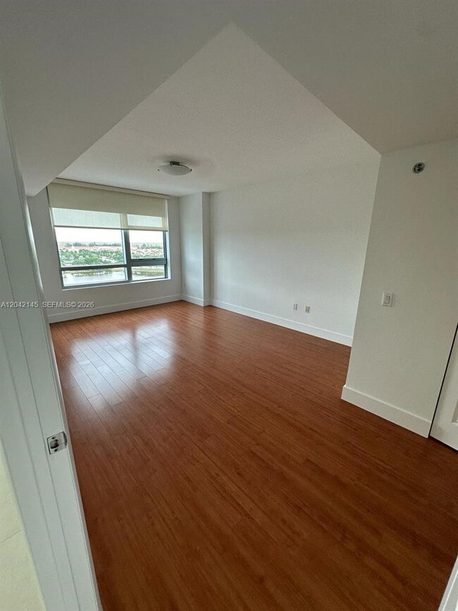 Building Photo - 2641 N Flamingo Rd