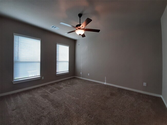 Building Photo - 9741 Grosbeak Ln