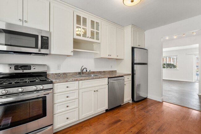 Building Photo - 12 Bayberry Dr