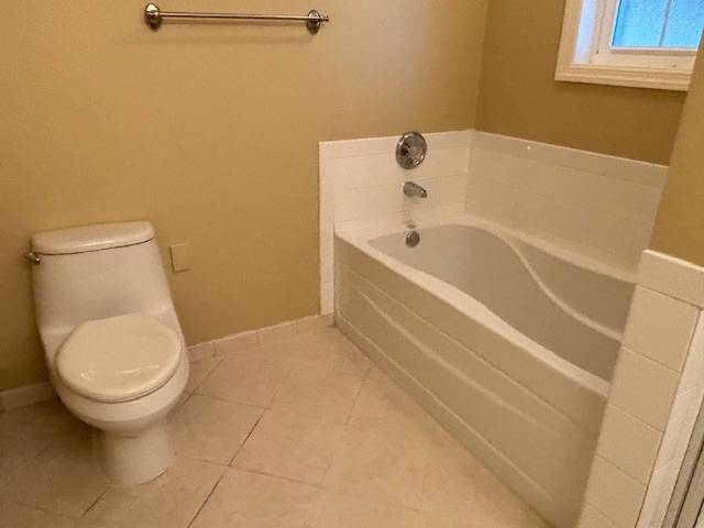 Building Photo - 241 Pond View Dr