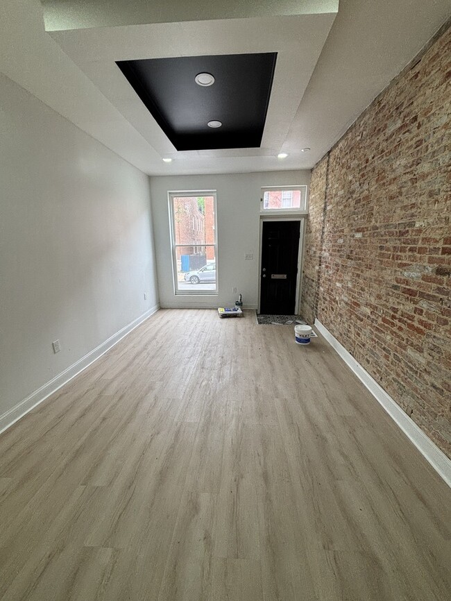 Building Photo - 4 bedrooms plus Den home
