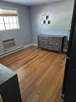 Building Photo - 130 Old Ferry Rd