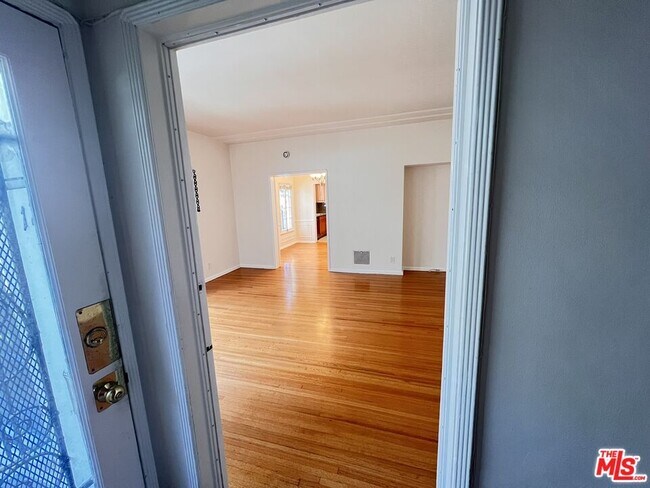 Building Photo - 1248 S La Jolla Ave