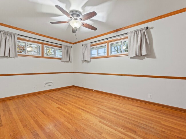 Building Photo - 327 Wallace Ave