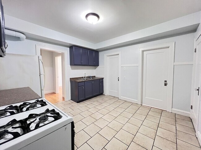 Building Photo - 6424 S Talman Ave