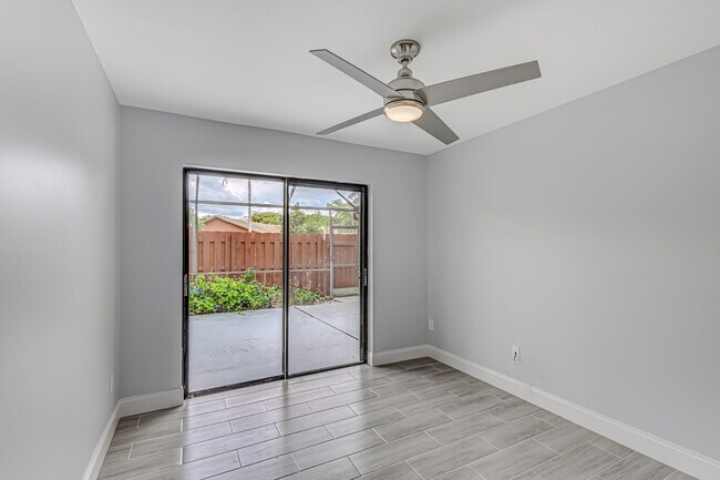 Building Photo - 1240 Summit Pl Cir