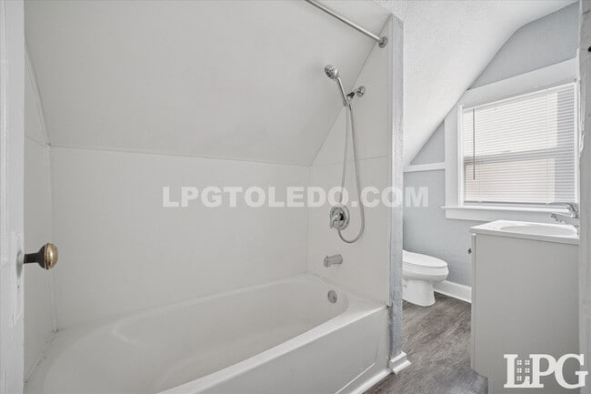 Building Photo - 1012 Idaho St