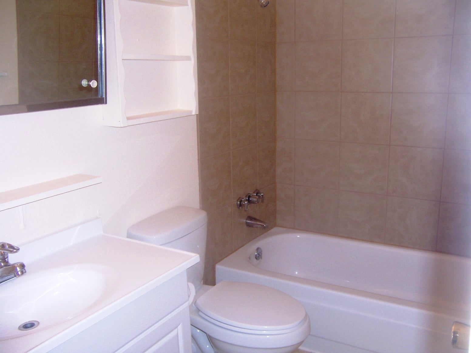 Full Bath with Tiled Shower - 506 Mountain View Pl