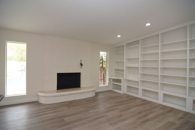 Building Photo - Well Maintained 3 Bedroom 2 Bath Home! Located in a Desirable North Tucson Location! Short Term R...