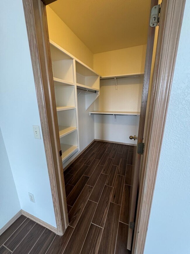 Building Photo - Nice townhome located off Foothills and Telshor.