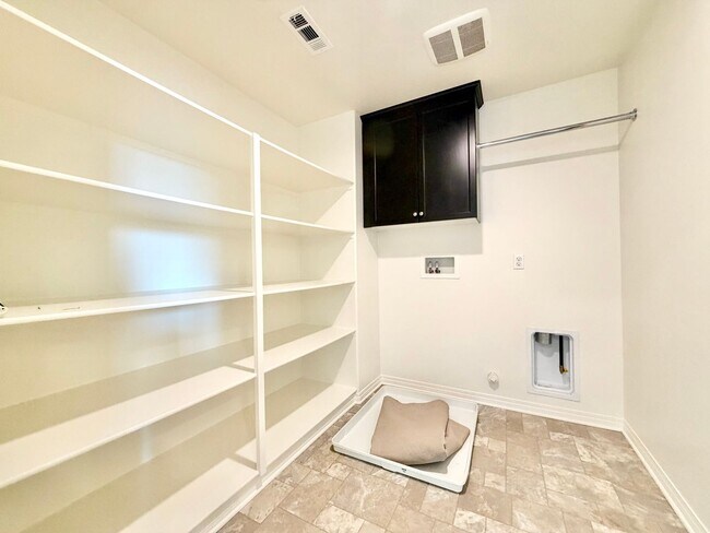 Building Photo - 30136 Sutton Ct