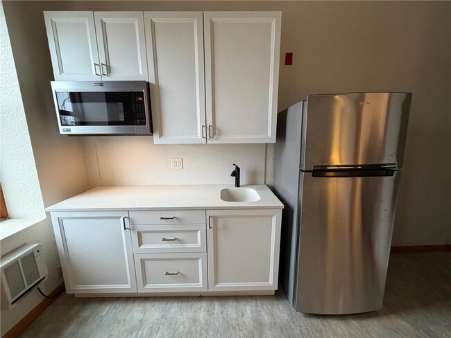 Building Photo - 542 Benson Ave SW