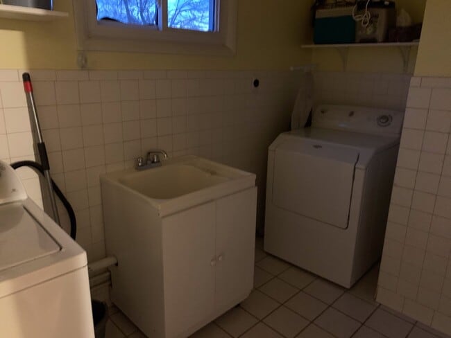 Building Photo - 3 BR 1.5 Bath brick rancher on 2 acres in Fairfield