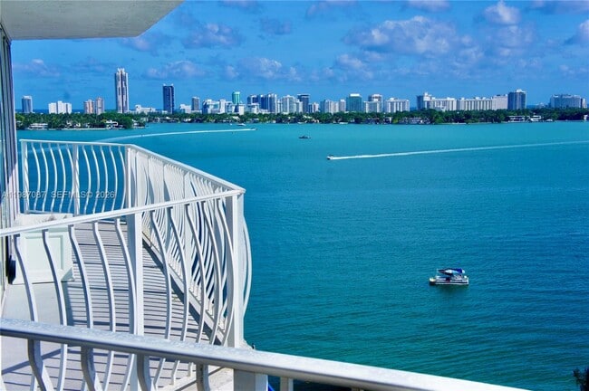 Building Photo - 7601 E Treasure Dr