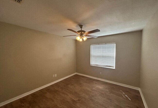 Building Photo - 553 Rapid Falls Dr