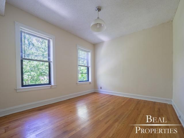 Building Photo - 2 bedroom in CHICAGO IL 60657