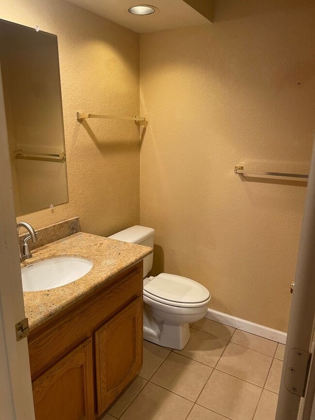 Building Photo - BEAUTIFUL 2 STORY IN FOLSOM WITH 4 BED, 3 FULL BATH, & 3 CAR GARAGE