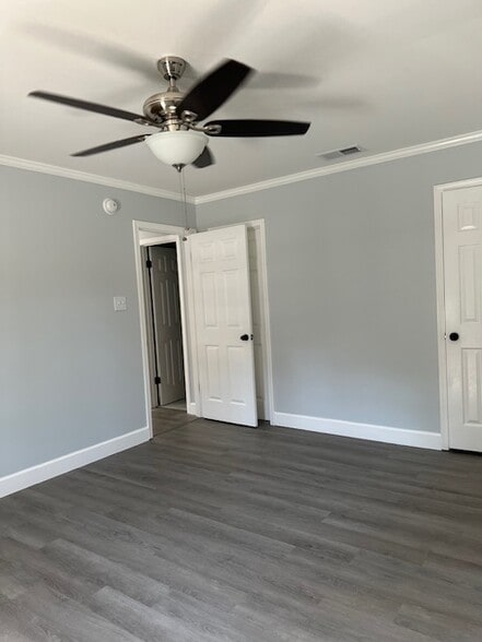 Building Photo - 3233 Autumn Ridge Dr W