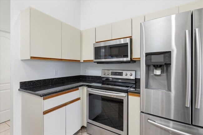 Building Photo - 1902 SE Gaskins Cir