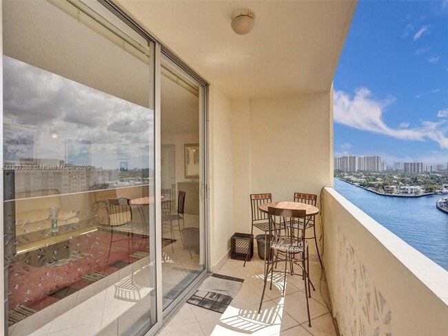 Building Photo - 1833 S Ocean Dr