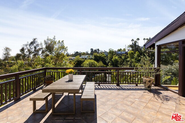 Building Photo - 2251 Sunset Heights Dr