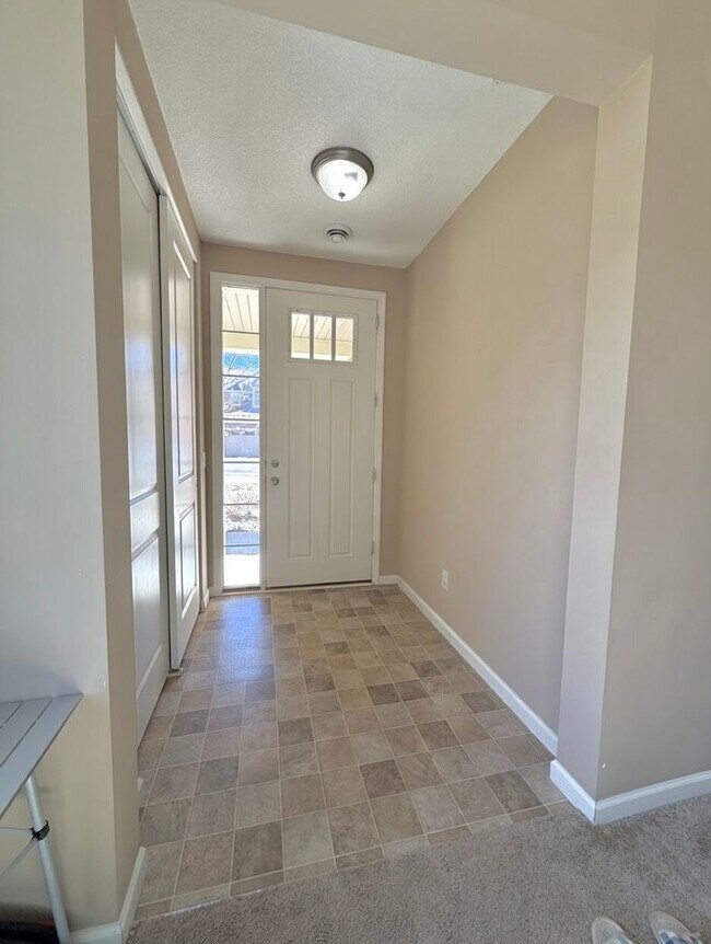 Building Photo - Rare 4 Bedroom End Unit Townhome in The Beautiful Stonemill Farms of Woodbury