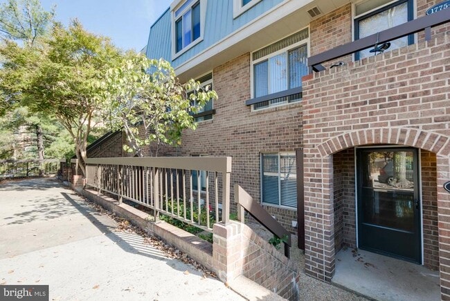 Building Photo - 1775 S Hayes St