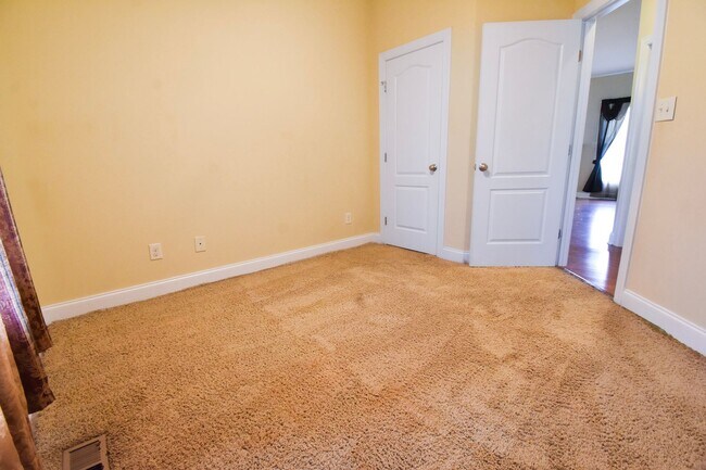 Building Photo - Coming Soon!   3 Bedroom 2 Bathroom With a Bonus: Small Dogs Okay