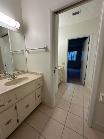 Full bath with 2 separate vanities - 2805 SE 17th St