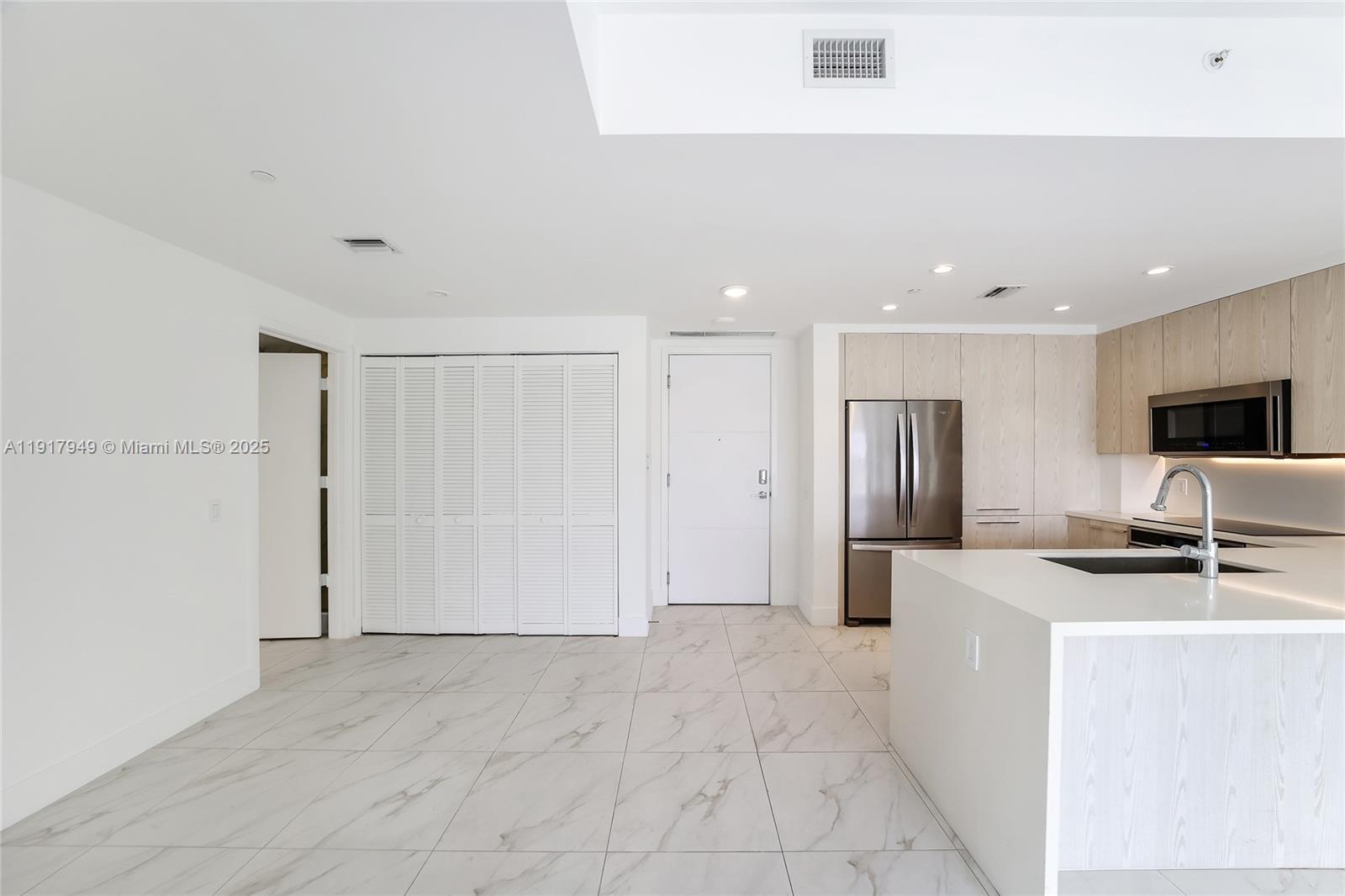 Building Photo - 2000 Metropica Way