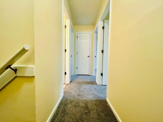 Building Photo - 718 Spence Cir